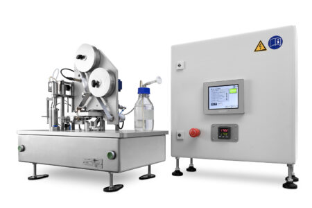 Liquid filling machine for filling microdoses of liquid