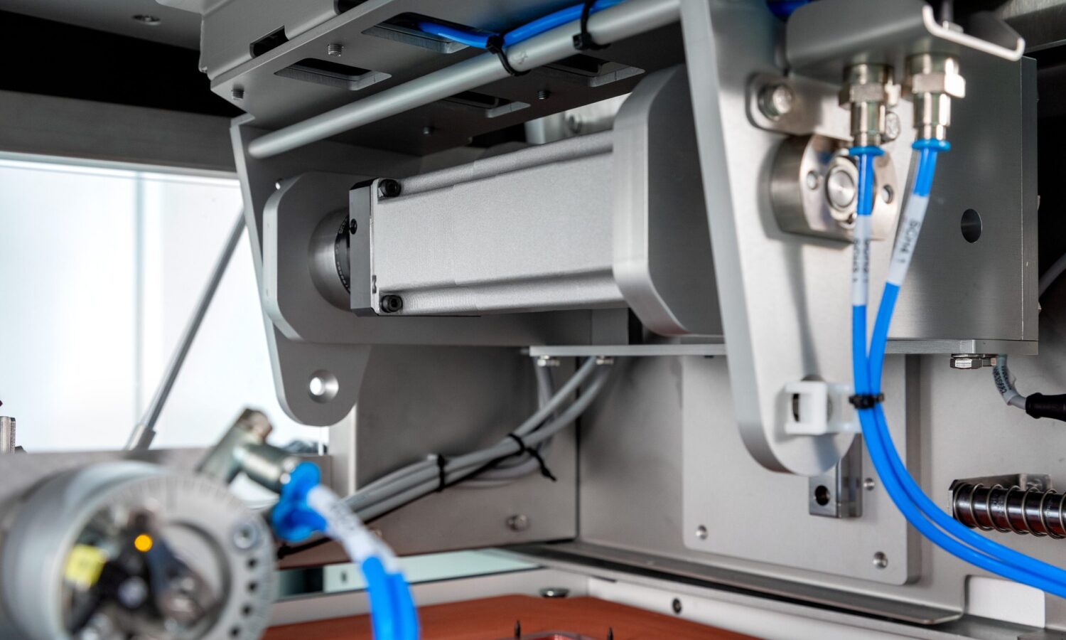 Cobot and automatic sheet dispenser NXB Sealer GTE Engineering