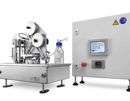 Liquid filling machine for filling microdoses of liquid